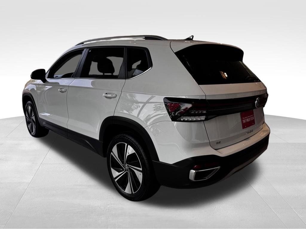 Used 2025 Volkswagen Taos SE AWD/4WD image 4