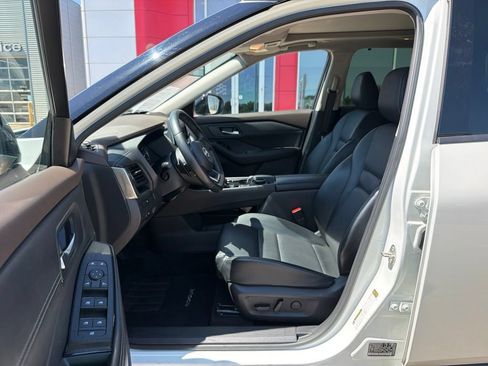 Used 2023 Nissan Rogue SV w/ SV Premium B Package AWD/4WD image 13