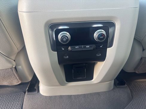 Used 2024 GMC Yukon Denali image 28