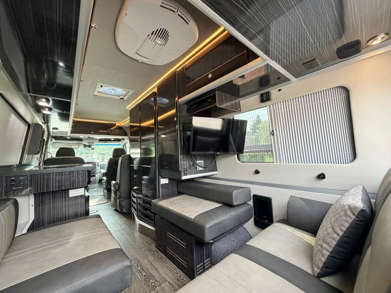 Used 2017 Mercedes-Benz Sprinter 3500 image 93