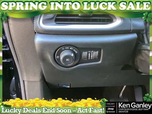 New 2026 Chrysler Pacifica Select image 9