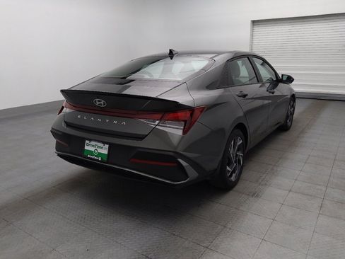 Used 2025 Hyundai Elantra Sport FWD image 9