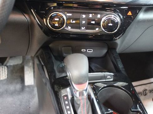 Used 2025 Chevrolet Trax RS w/ Sunroof Package FWD image 20
