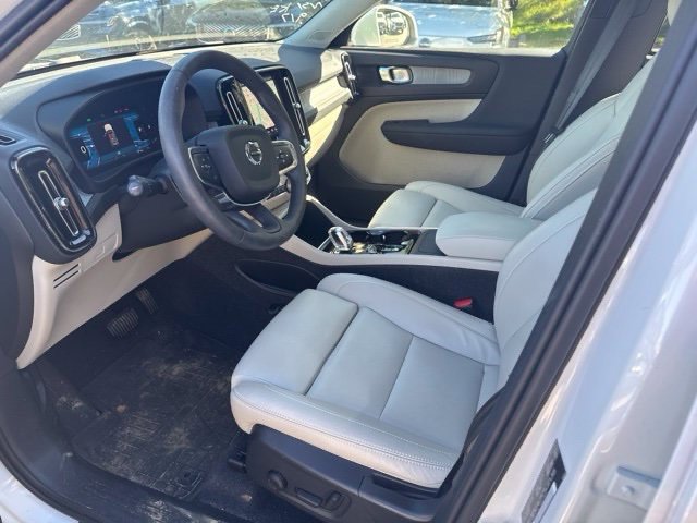 Used 2024 Volvo XC40 B5 Plus w/ Protection Package Premier AWD/4WD image 11
