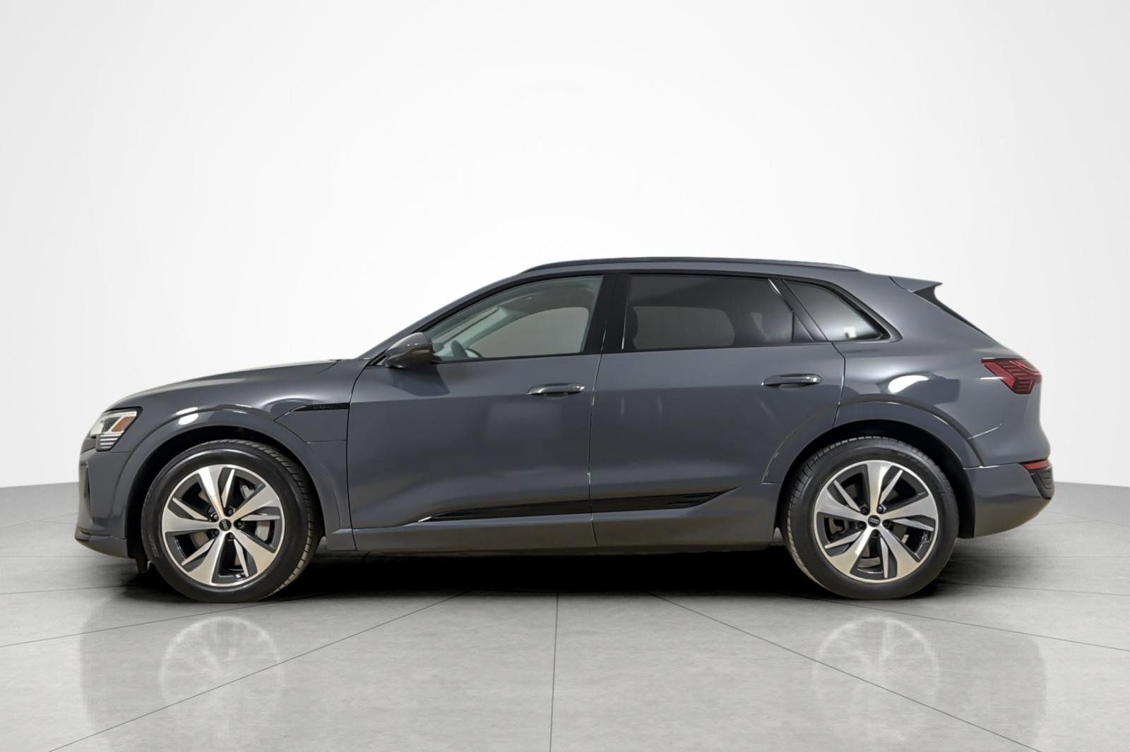 Used 2024 Audi Q8 e-tron Premium AWD/4WD image 2