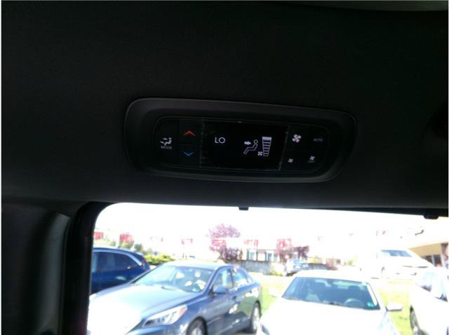 Used 2025 Chrysler Pacifica Select FWD image 9