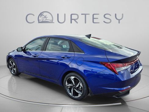 Used 2023 Hyundai Elantra Limited FWD image 3