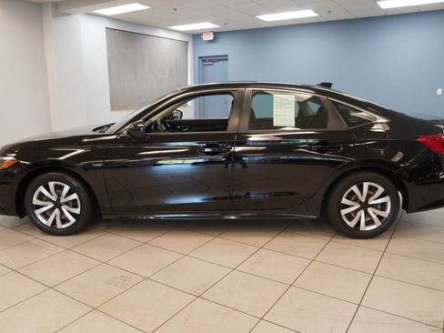 Used 2022 Honda Civic LX image 2