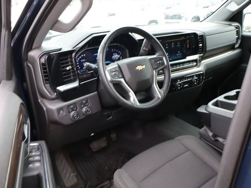 Used 2023 Chevrolet Silverado 1500 LT image 12