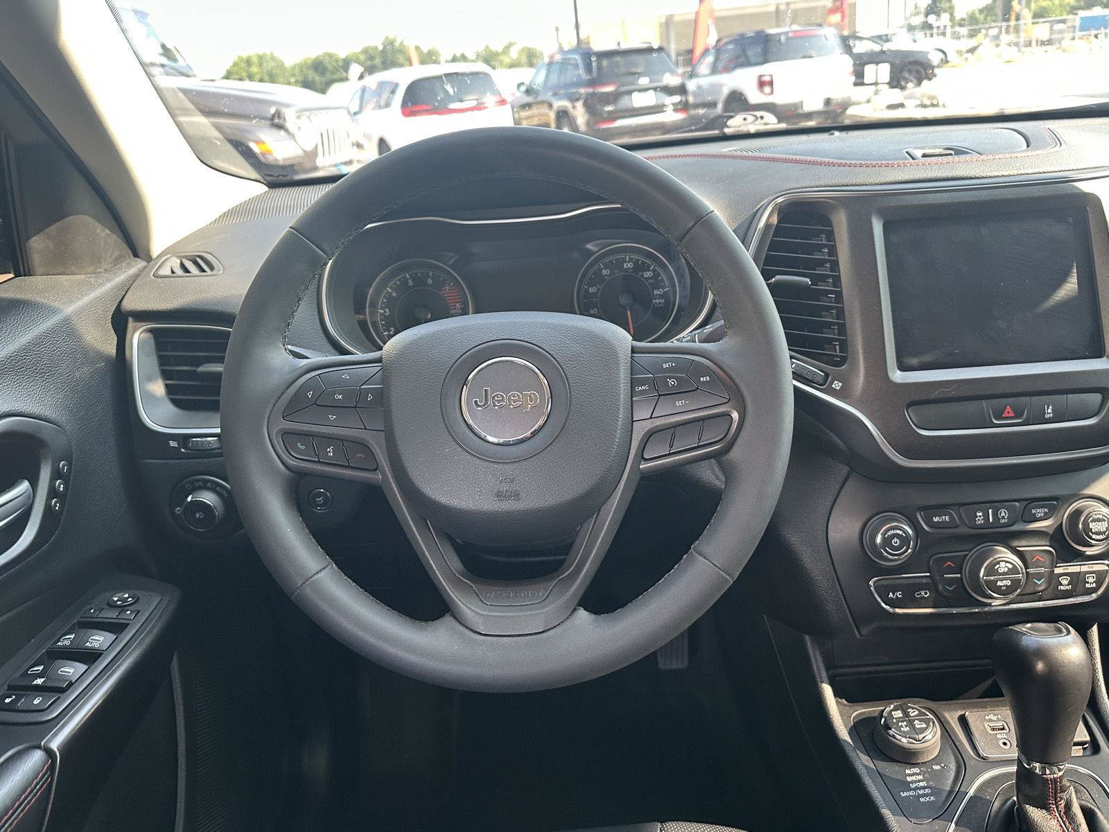 Used 2022 Jeep Cherokee Trailhawk w/ Premium Leather Package AWD/4WD image 31