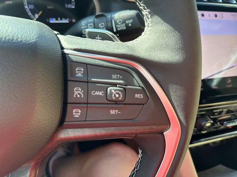 New 2025 Jeep Grand Cherokee L Limited w/ Trailer Tow Package image 33