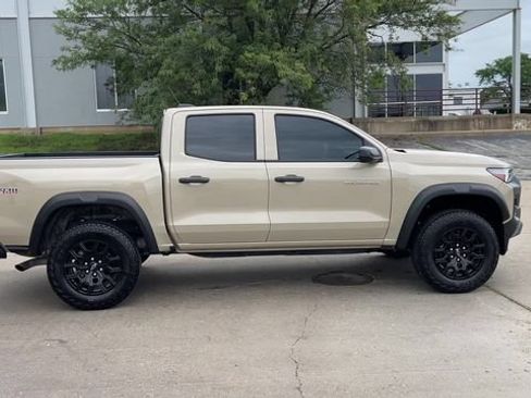 Used 2024 Chevrolet Colorado Trail Boss AWD/4WD image 9
