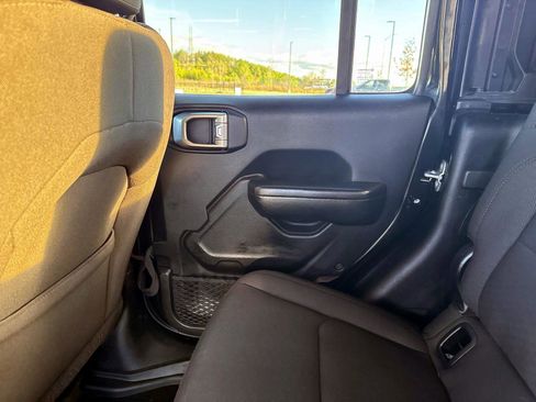 Used 2020 Jeep Gladiator Sport w/ Quick Order Package 24S image 16