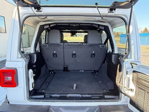 Used 2025 Jeep Wrangler Willys image 31