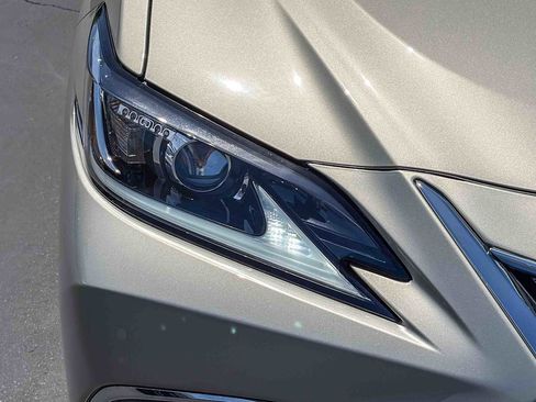 Certified 2021 Lexus ES 300h w/ Accessory Package FWD image 7