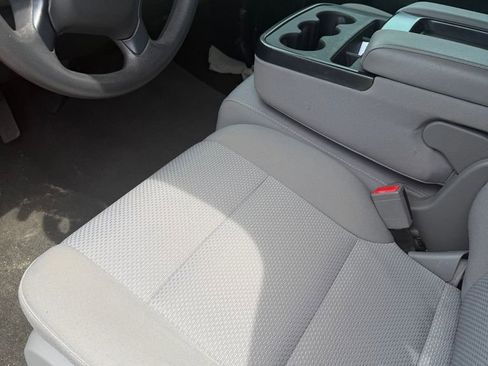 Used 2018 Chevrolet Silverado 1500 Custom w/ Custom Value Package image 4