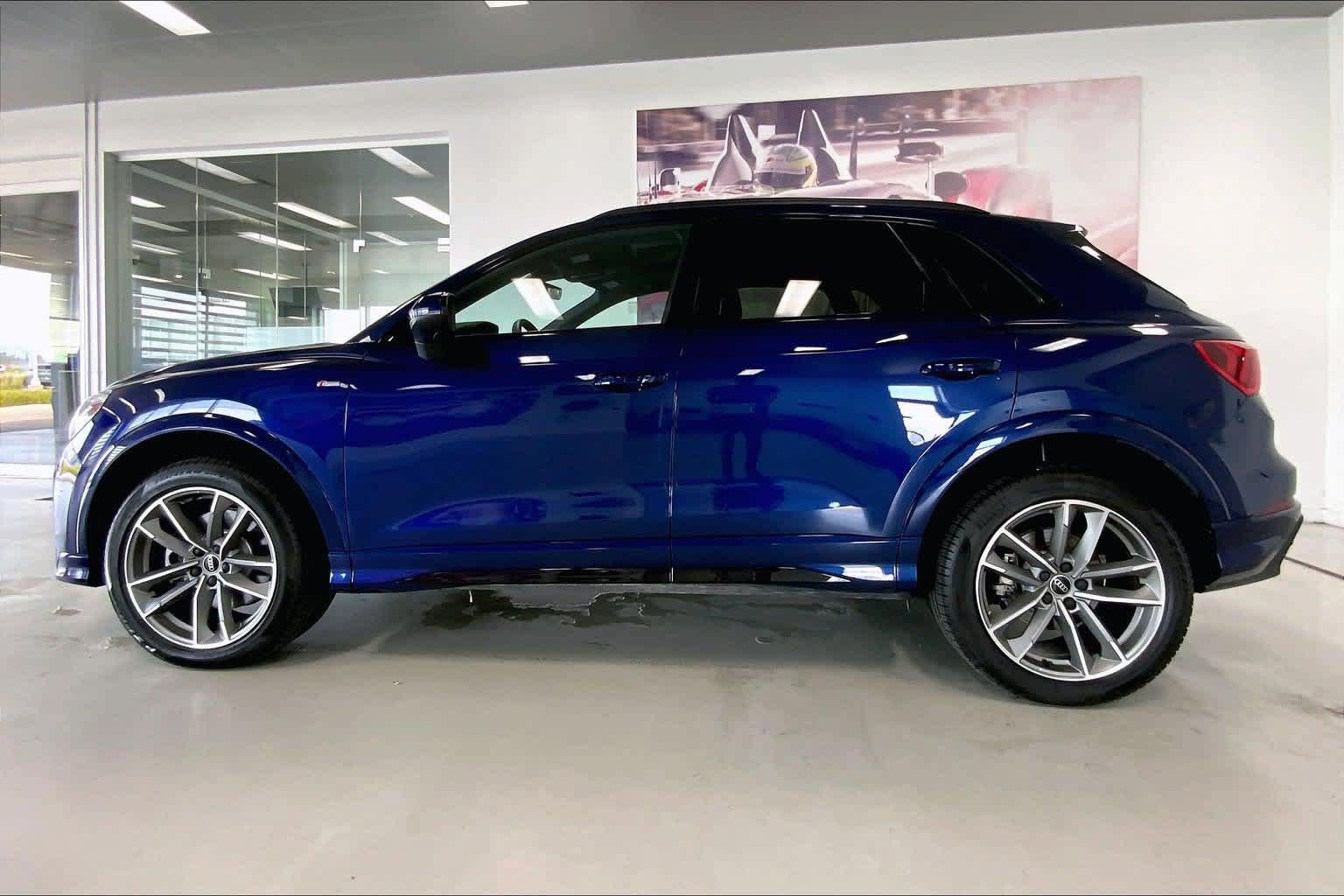 Certified 2025 Audi Q3 2.0T Premium w/ Convenience Package AWD/4WD image 3