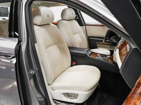 Used 2010 Rolls-Royce Ghost image 70