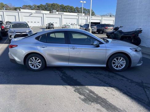 Used 2025 Toyota Camry LE image 12
