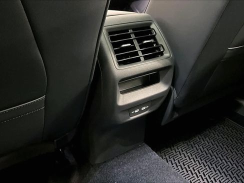 New 2026 Volkswagen Tiguan SE image 16