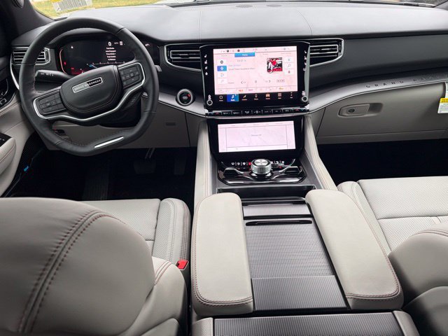 New 2026 Jeep Grand Wagoneer Summit AWD/4WD image 34