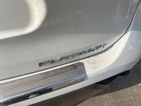 Used 2022 Toyota Highlander Platinum image 4