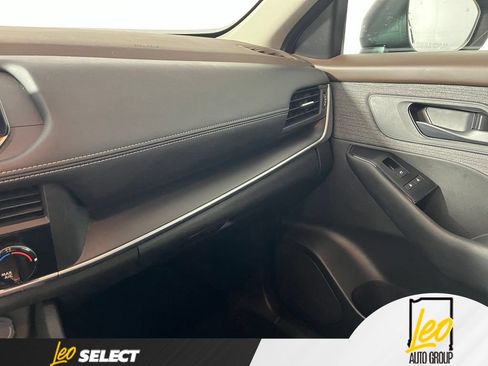 Used 2023 Nissan Rogue S AWD/4WD image 22