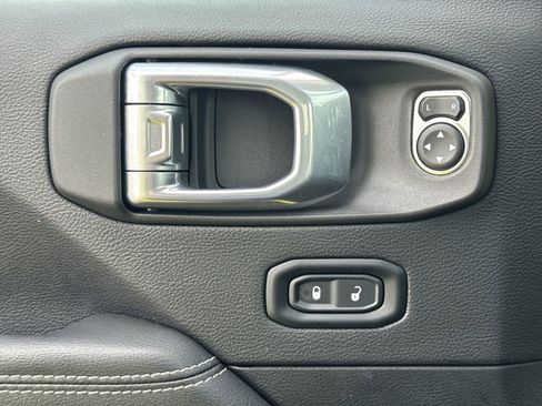 Used 2023 Jeep Wrangler Sahara image 14