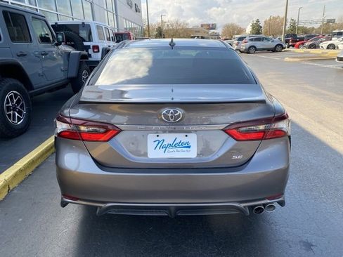 Used 2023 Toyota Camry SE image 7