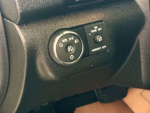 Used 2017 Chevrolet Traverse LT w/ Style and Technology Package image 11