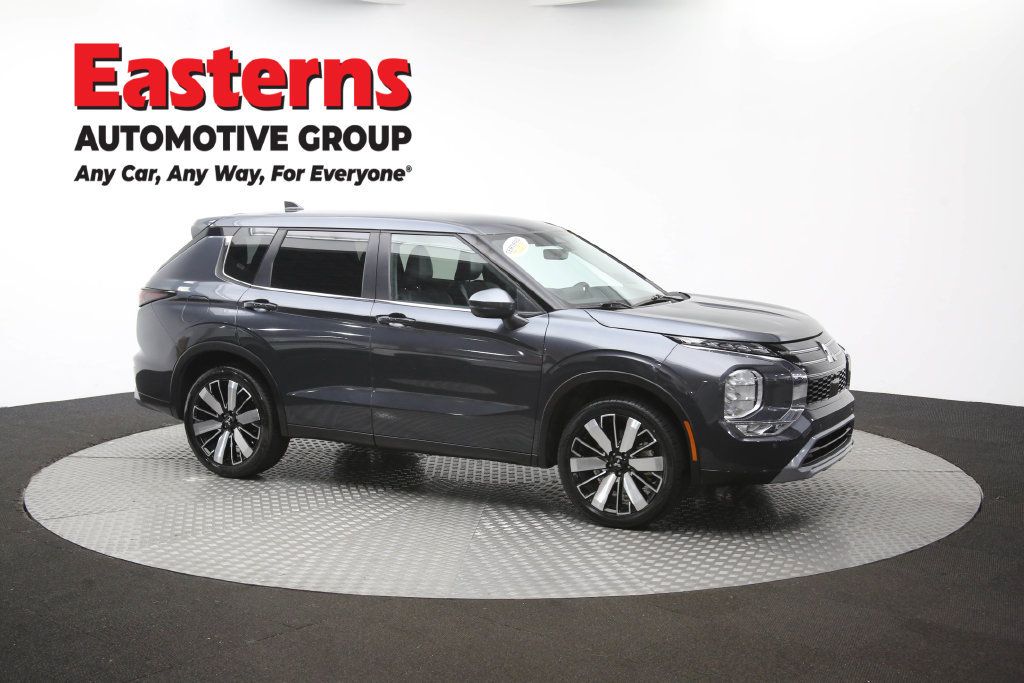 Used 2025 Mitsubishi Outlander SE FWD image 50