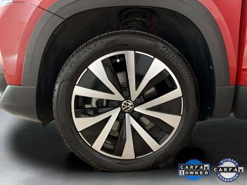 Used 2024 Volkswagen Taos SE image 28