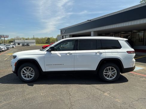 Used 2022 Jeep Grand Cherokee L Laredo w/ Luxury Tech Group I image 11