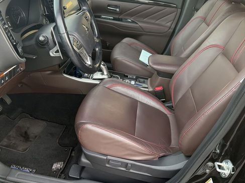 Used 2018 Mitsubishi Outlander SEL image 7
