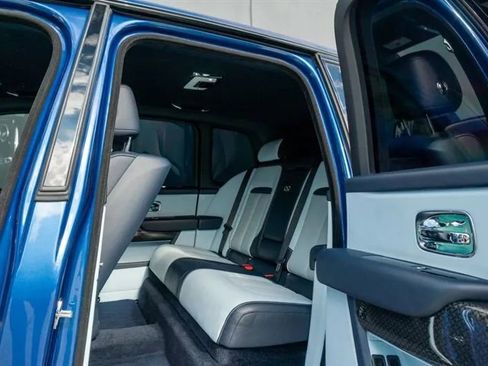 Used 2021 Rolls-Royce Cullinan Black Badge image 10