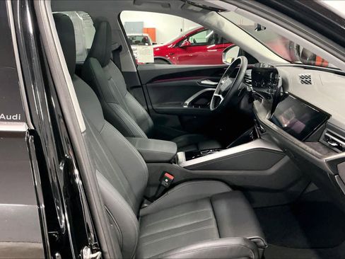 Certified 2025 Audi Q5 Prestige image 10