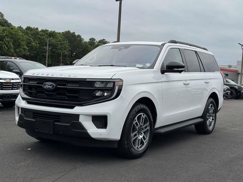 Used 2025 Ford Expedition Active AWD/4WD image 26
