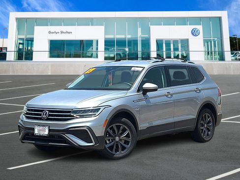 Used 2023 Volkswagen Tiguan SE FWD image 1