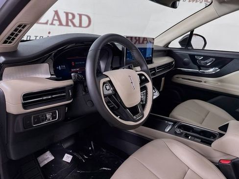 New 2026 Lincoln Corsair Premiere image 9