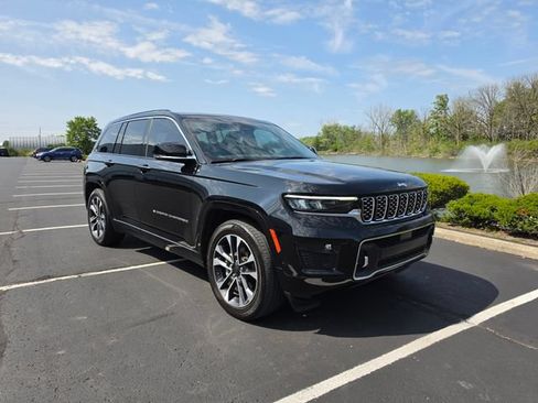 Used 2023 Jeep Grand Cherokee Overland AWD/4WD image 65