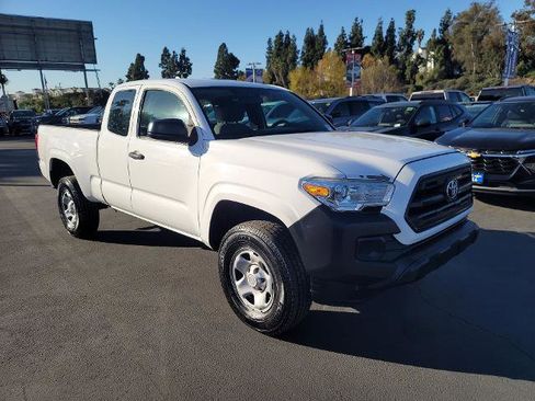 Used 2016 Toyota Tacoma SR image 2