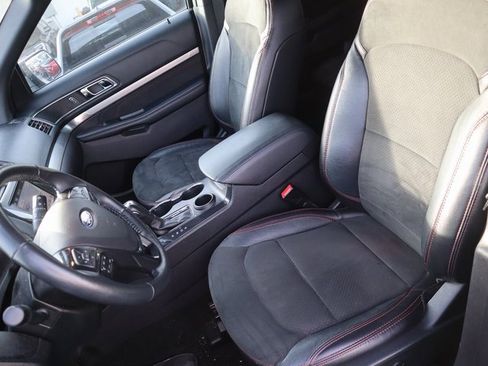 Used 2019 Ford Explorer XLT w/ Equipment Group 202A image 21