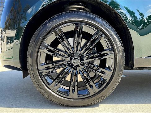 New 2025 Land Rover Range Rover SE image 12