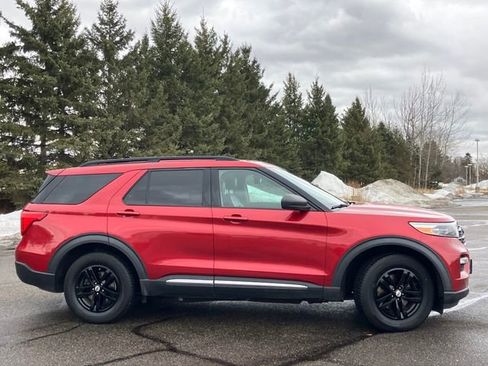Used 2020 Ford Explorer XLT w/ Equipment Group 202A image 2