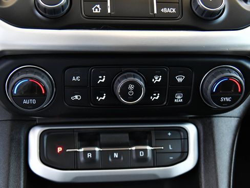 Used 2023 GMC Acadia SLT AWD/4WD image 25
