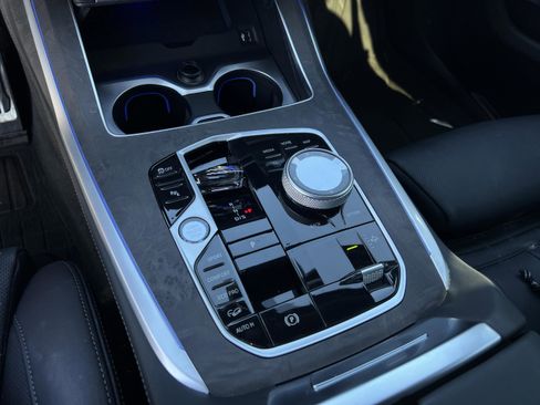 Used 2025 BMW X7 xDrive40i w/ Executive Package image 16