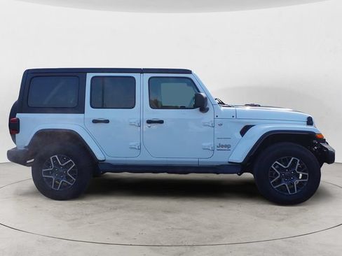 Used 2024 Jeep Wrangler Unlimited Sahara w/ Technology Group AWD/4WD image 4