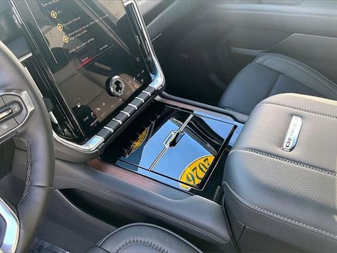 Used 2026 GMC Yukon Denali w/ Denali Reserve Package image 13