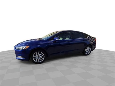 Used 2016 Ford Fusion SE image 4