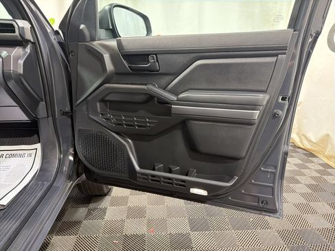 Used 2025 Toyota Tacoma SR5 AWD/4WD image 8